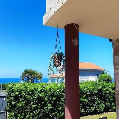 Fresquito En El Cabo De Ajo, Junto Al Faro Y Puestas De Sol En Verano Ajo